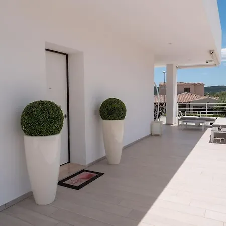别墅 Con Piscina Privata Budoniaffitti 布多尼