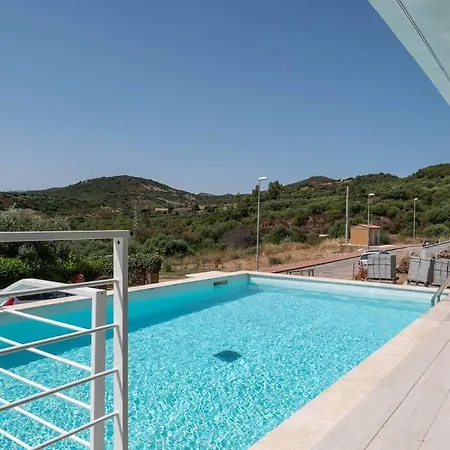 Con Piscina Privata Budoniaffitti 别墅