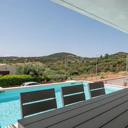 Con Piscina Privata Budoniaffitti Вилла